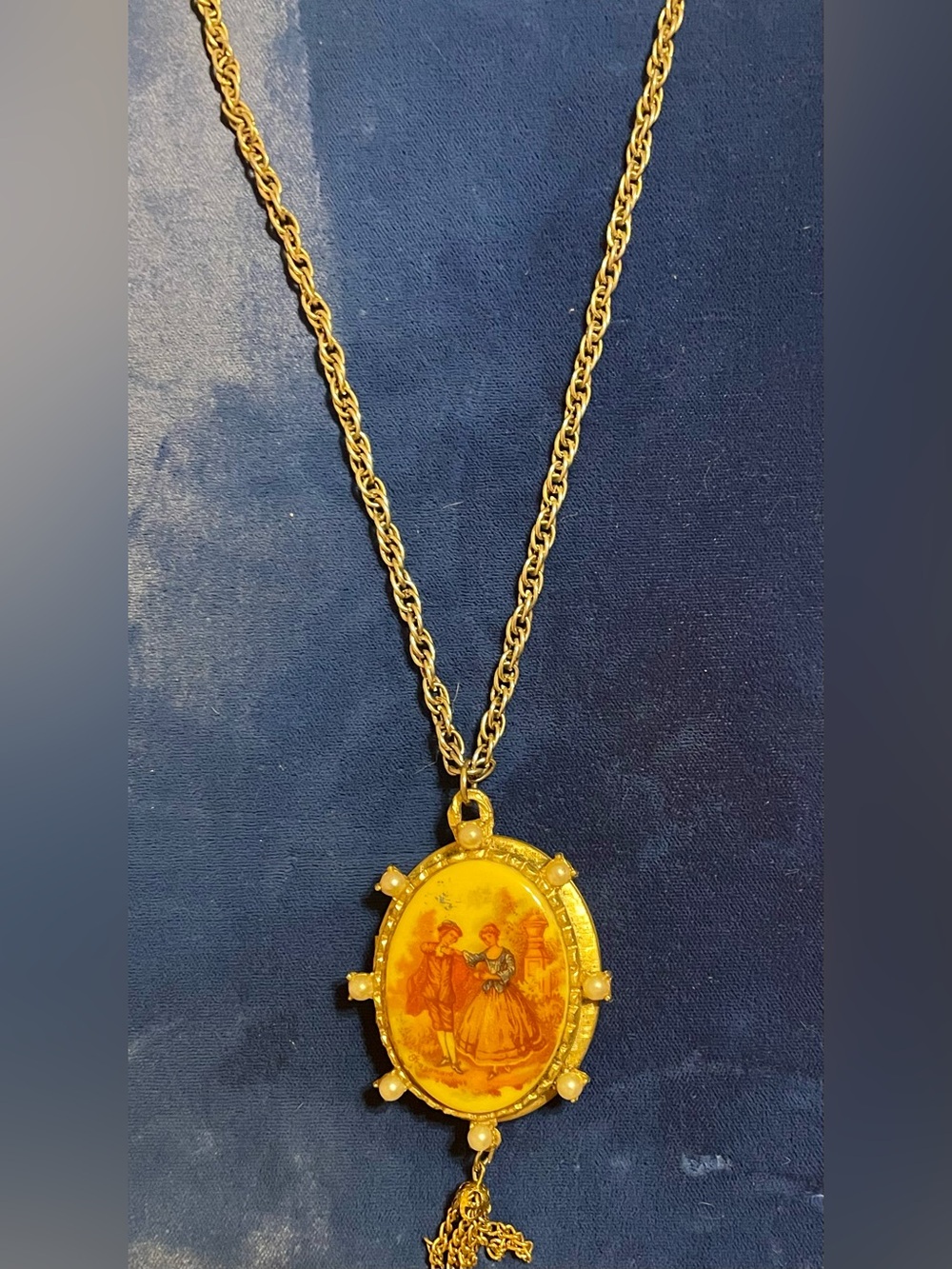 Unique Gold Tone Portrait Pendant Necklace - Women Jewelry - Picture 8 of 11